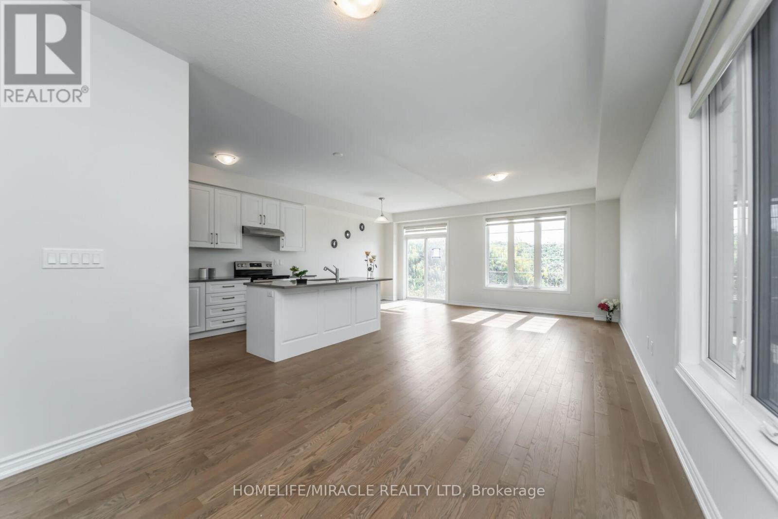 64 Phoenix Boulevard, Barrie, Ontario  L9J 0P7 - Photo 7 - S12427378