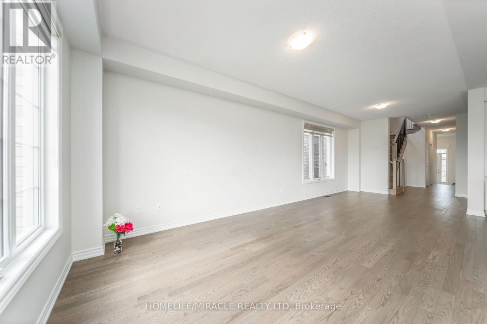 64 Phoenix Boulevard, Barrie, Ontario  L9J 0P7 - Photo 9 - S12427378