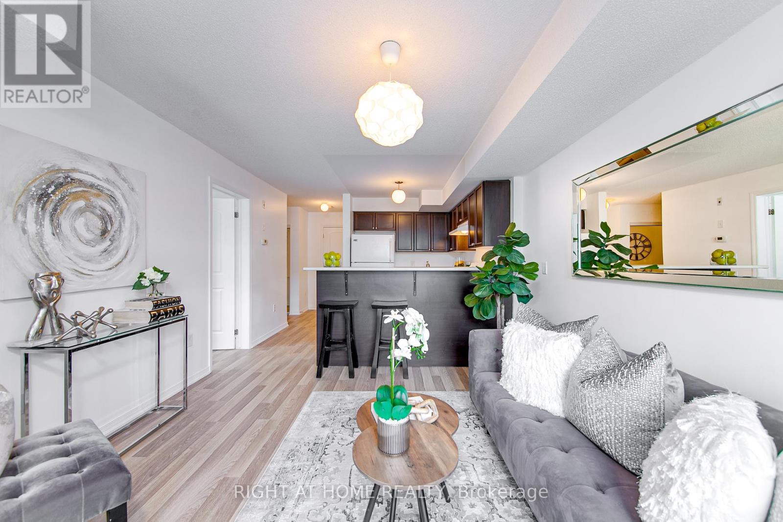 5 - 17 Cheltenham Road, Barrie, Ontario  L4M 0E7 - Photo 2 - S12427379