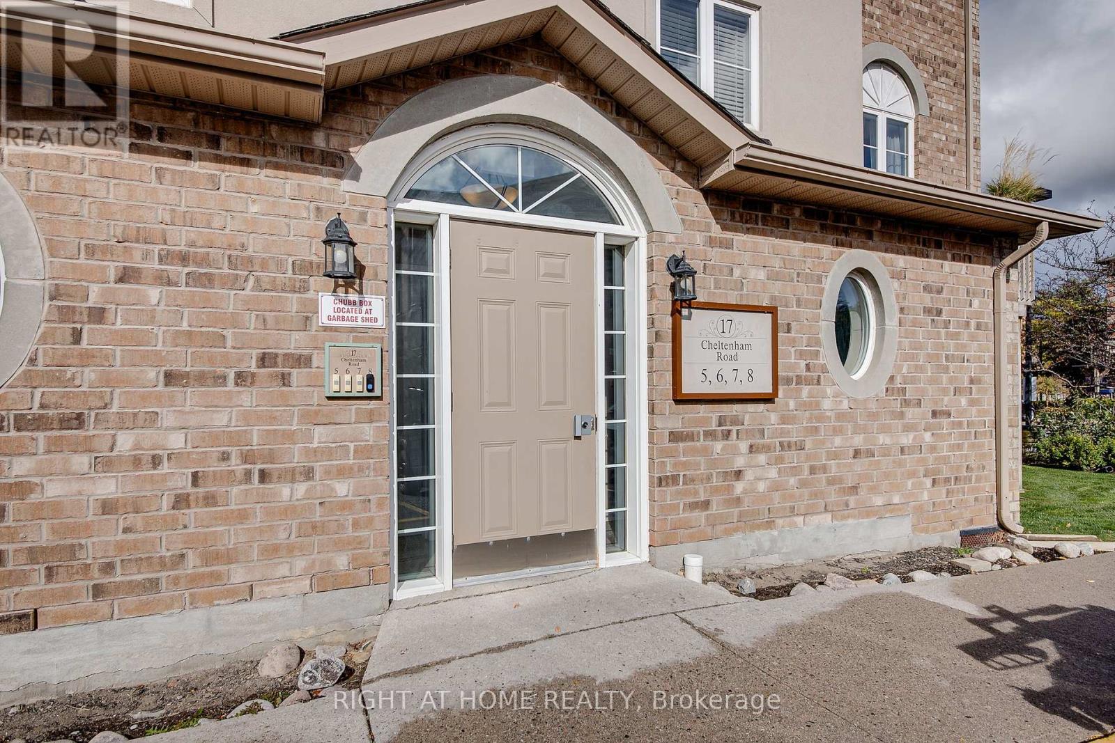 5 - 17 Cheltenham Road, Barrie, Ontario  L4M 0E7 - Photo 3 - S12427379