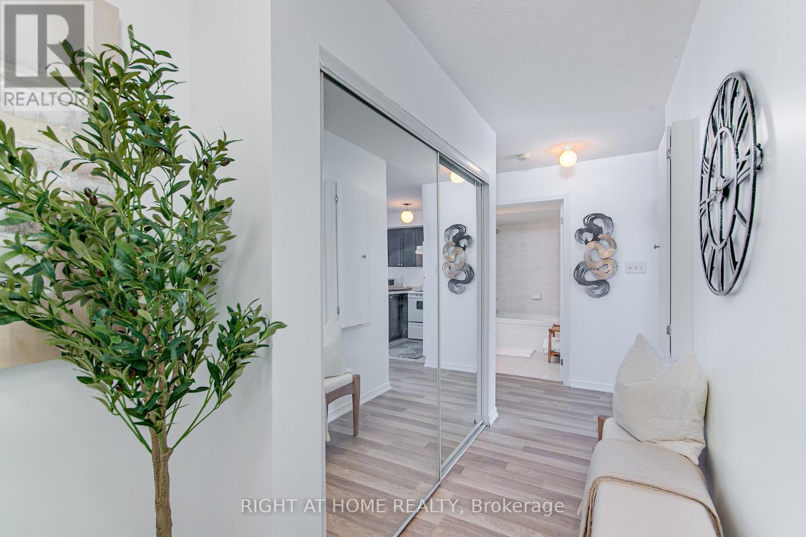5 - 17 Cheltenham Road, Barrie, Ontario  L4M 0E7 - Photo 6 - S12427379