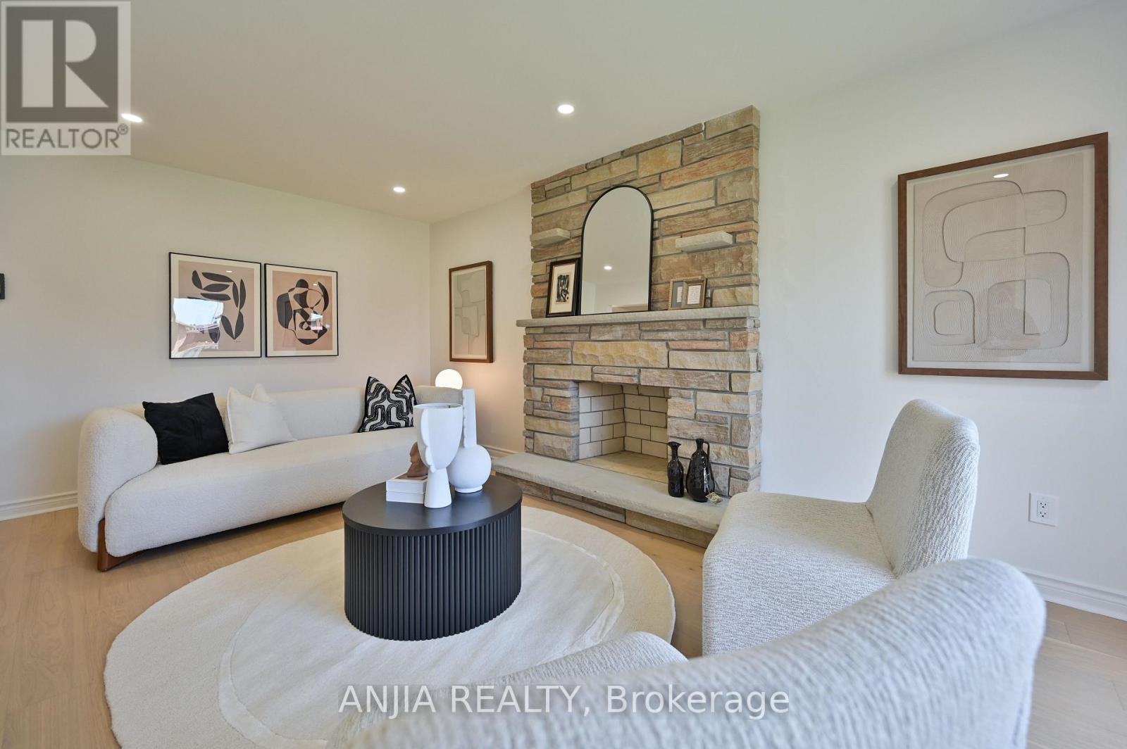 1339 Willowbank Trail, Mississauga, Ontario  L4W 3P9 - Photo 15 - W12427362