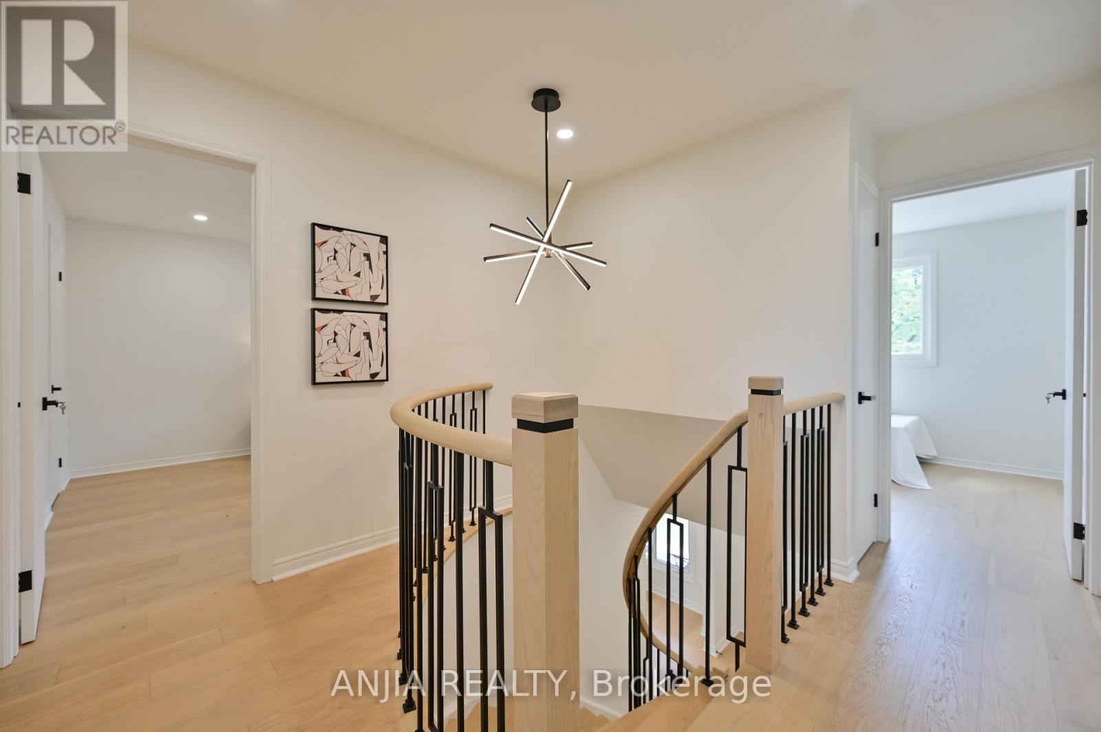 1339 Willowbank Trail, Mississauga, Ontario  L4W 3P9 - Photo 17 - W12427362