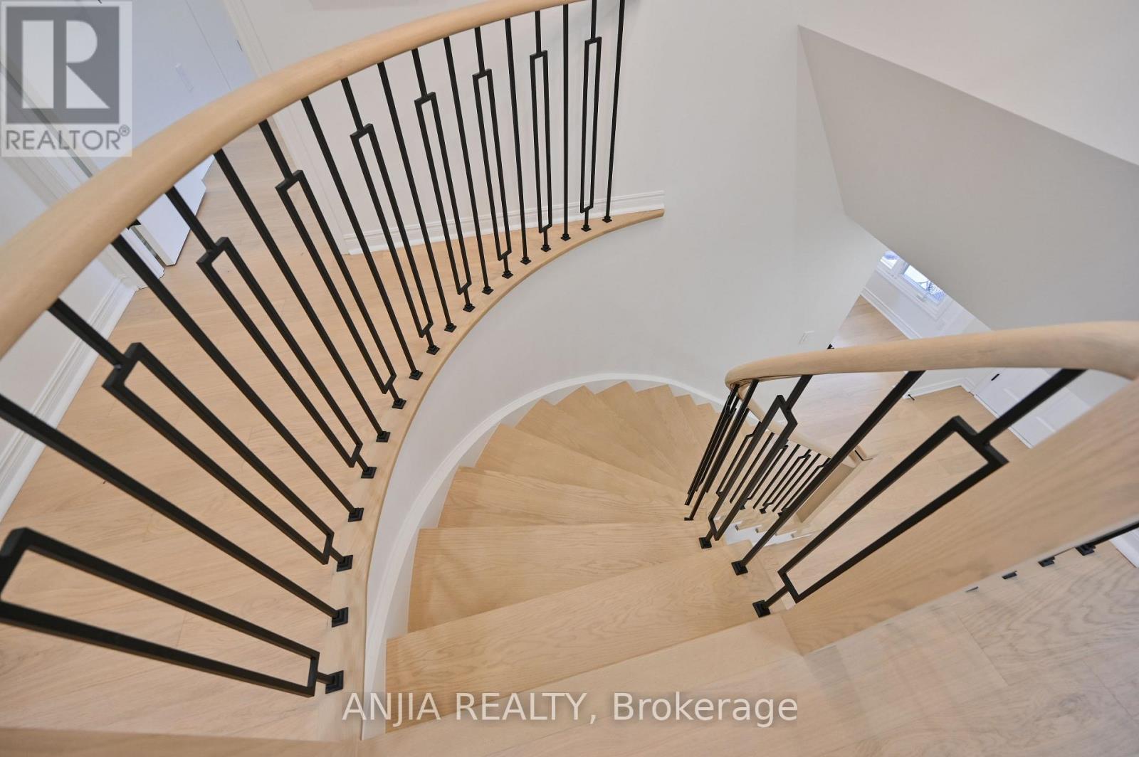 1339 Willowbank Trail, Mississauga, Ontario  L4W 3P9 - Photo 18 - W12427362