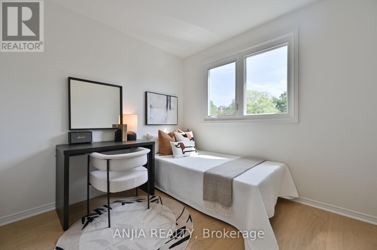 1339 Willowbank Trail, Mississauga, Ontario  L4W 3P9 - Photo 25 - W12427362