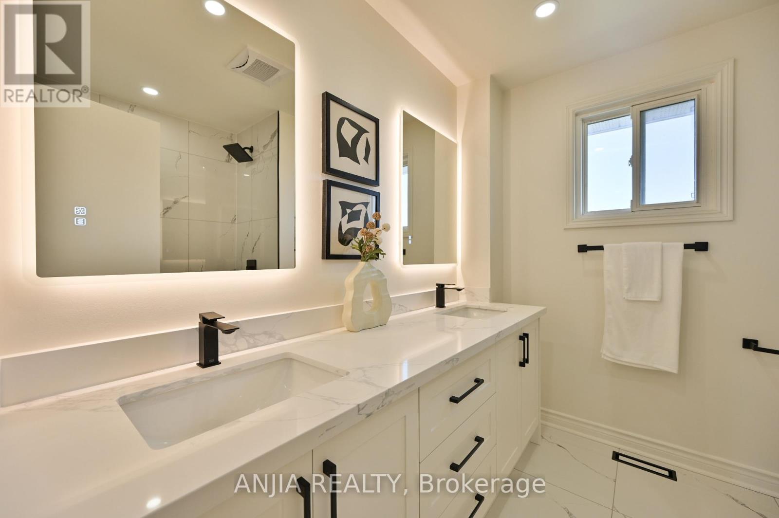 1339 Willowbank Trail, Mississauga, Ontario  L4W 3P9 - Photo 26 - W12427362