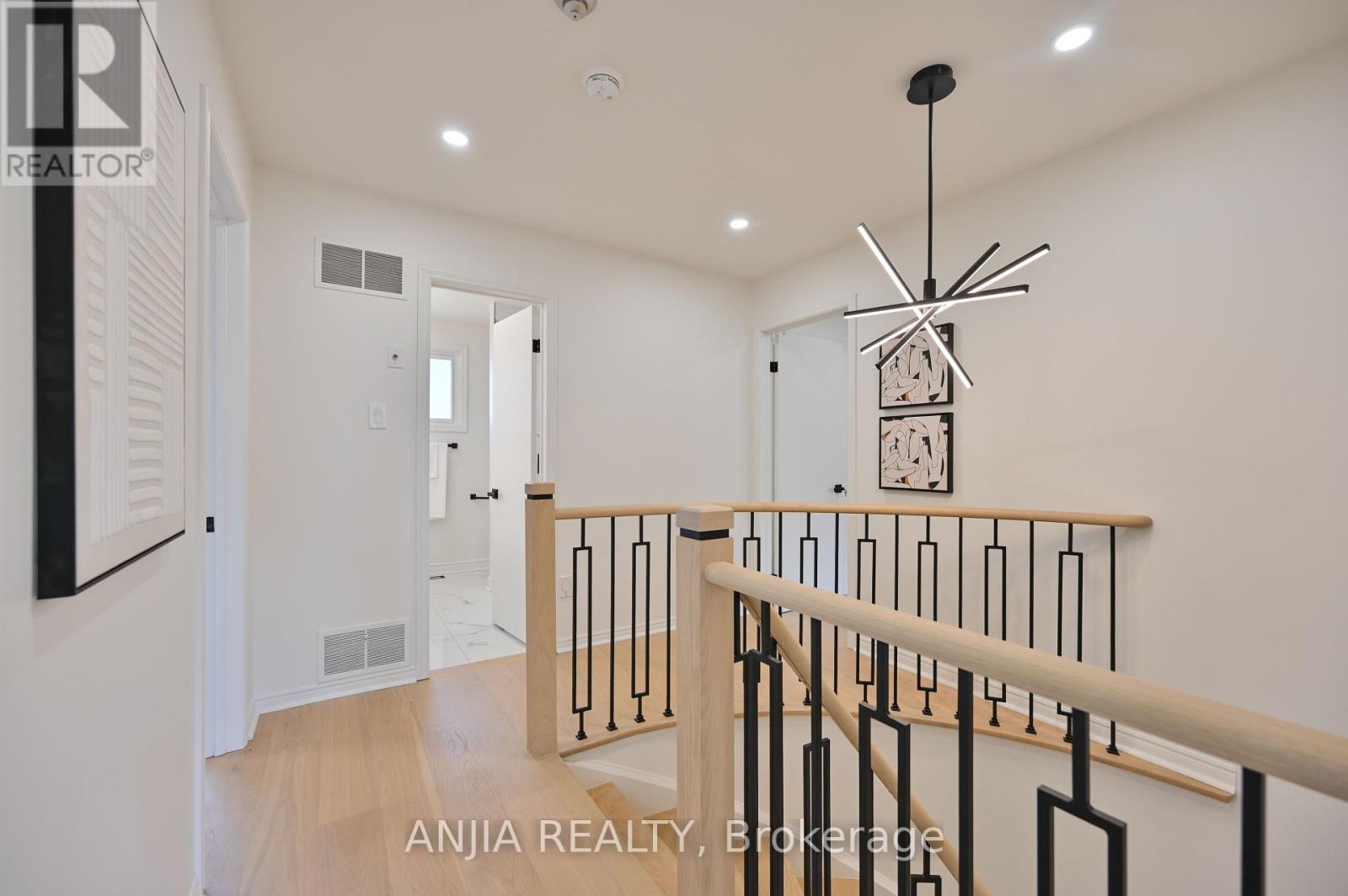 1339 Willowbank Trail, Mississauga, Ontario  L4W 3P9 - Photo 27 - W12427362