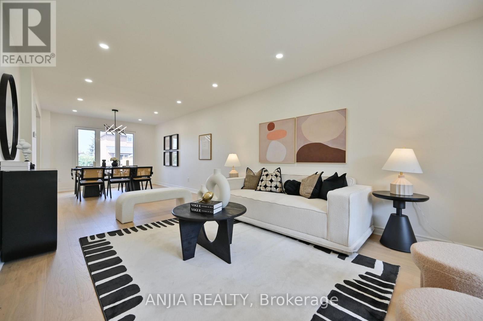 1339 Willowbank Trail, Mississauga, Ontario  L4W 3P9 - Photo 5 - W12427362