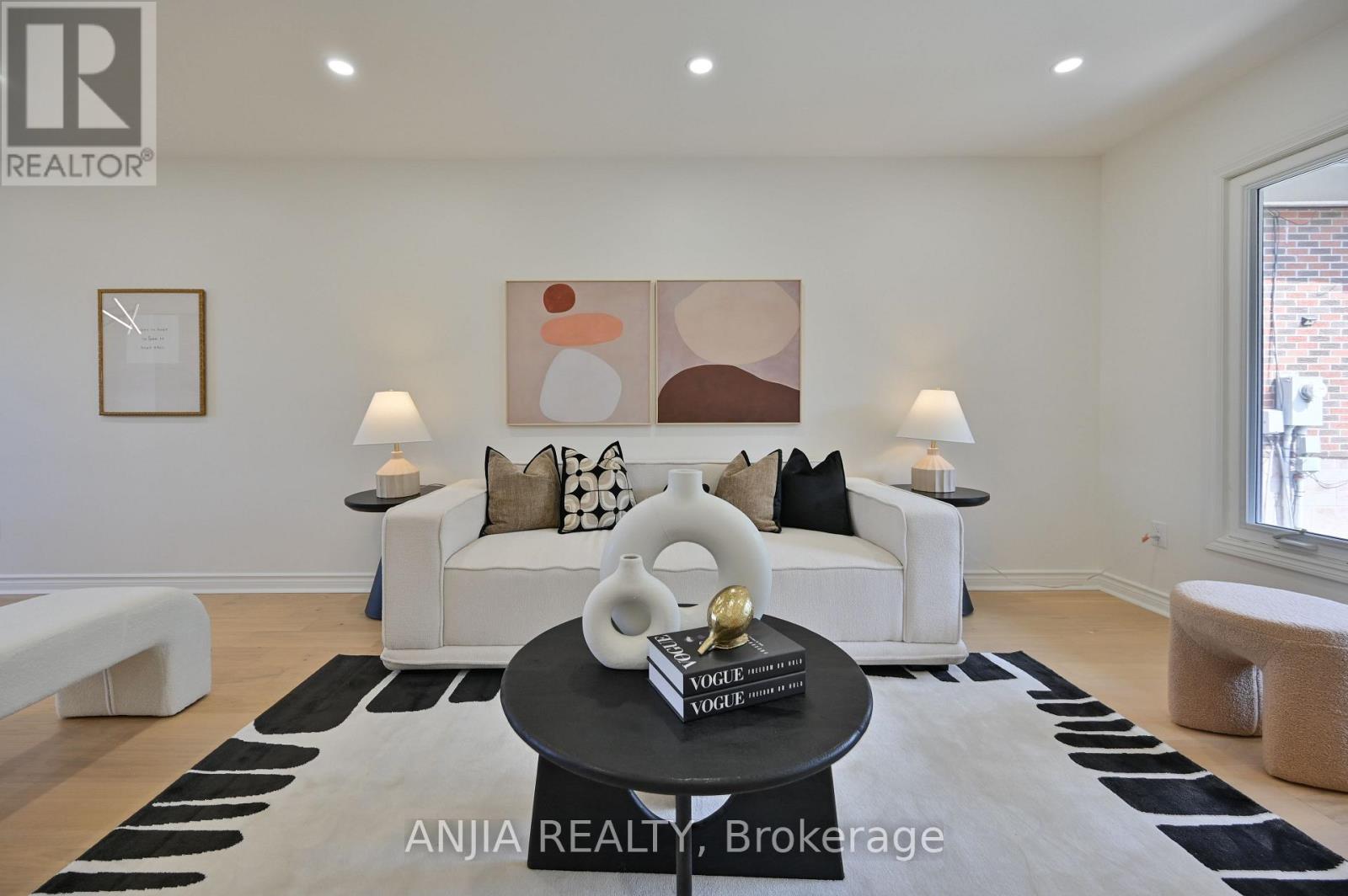 1339 Willowbank Trail, Mississauga, Ontario  L4W 3P9 - Photo 6 - W12427362