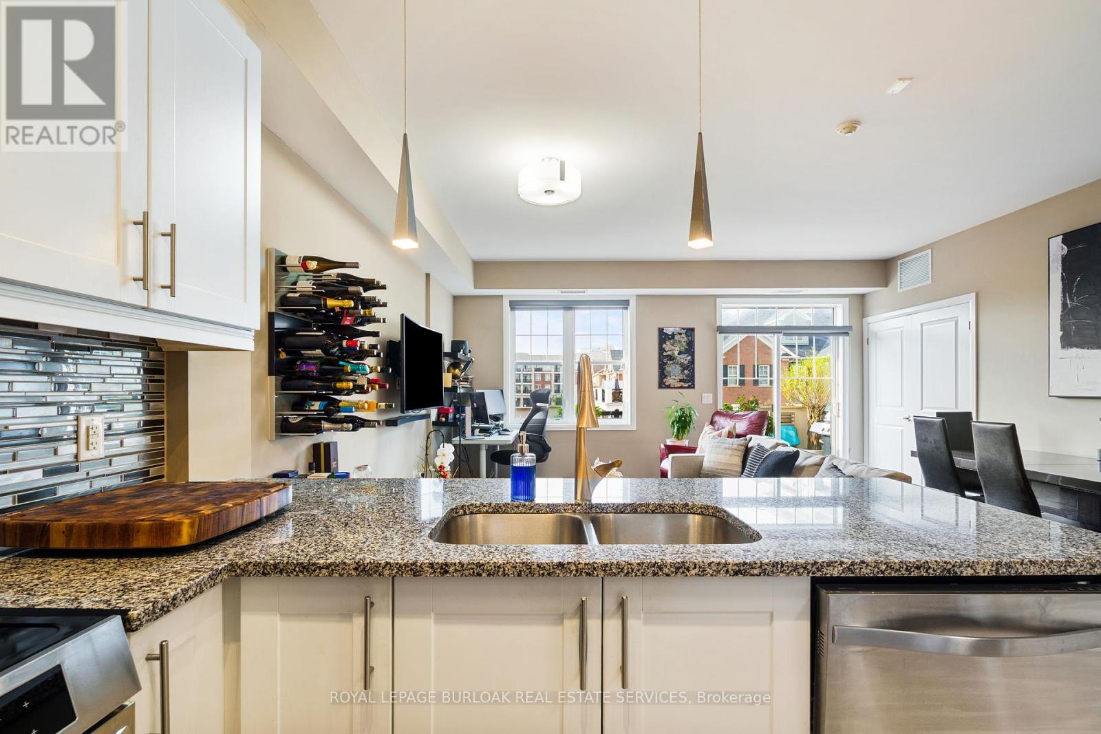 306 - 272 Georgian Drive, Oakville, Ontario  L6H 0K4 - Photo 7 - W12427381