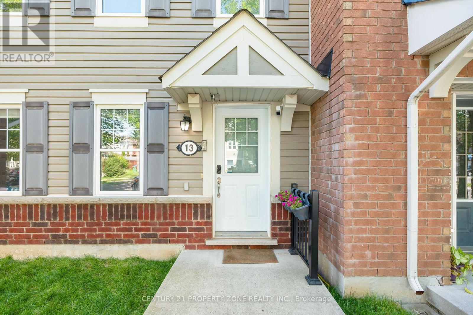 13 Portsdown Road, Brampton, Ontario  L7A 0P8 - Photo 3 - W12427413