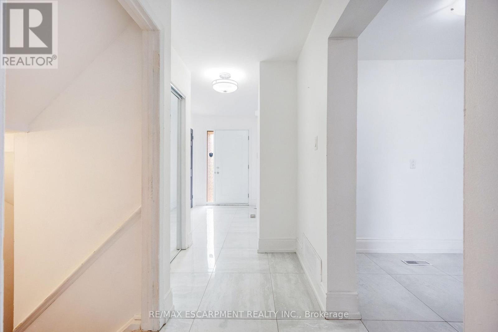 31 - 3430 Brandon Gate Drive, Mississauga, Ontario  L4T 3T4 - Photo 5 - W12427418