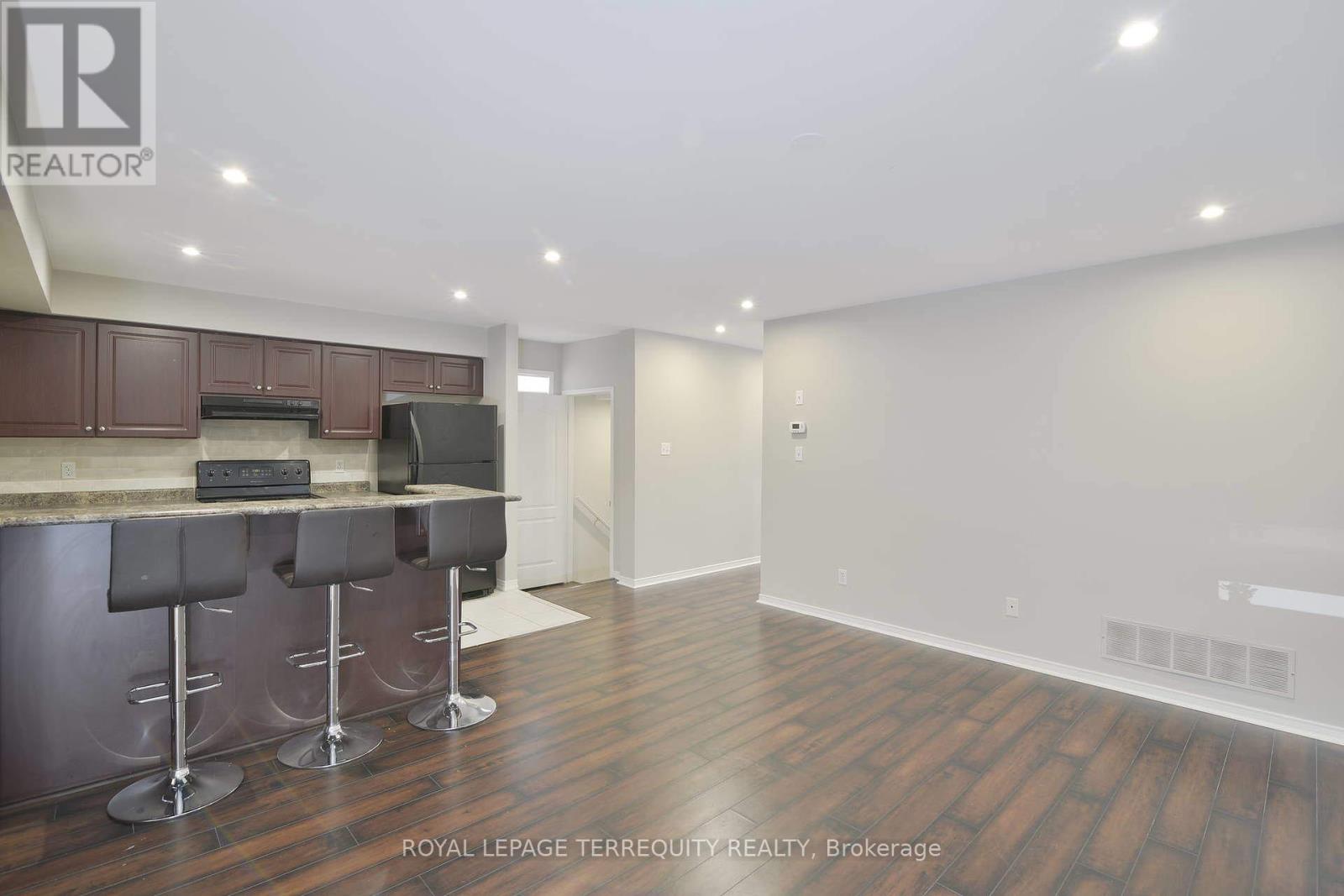 56 - 1489 Heritage Way, Oakville, Ontario  L6M 4M7 - Photo 6 - W12427423