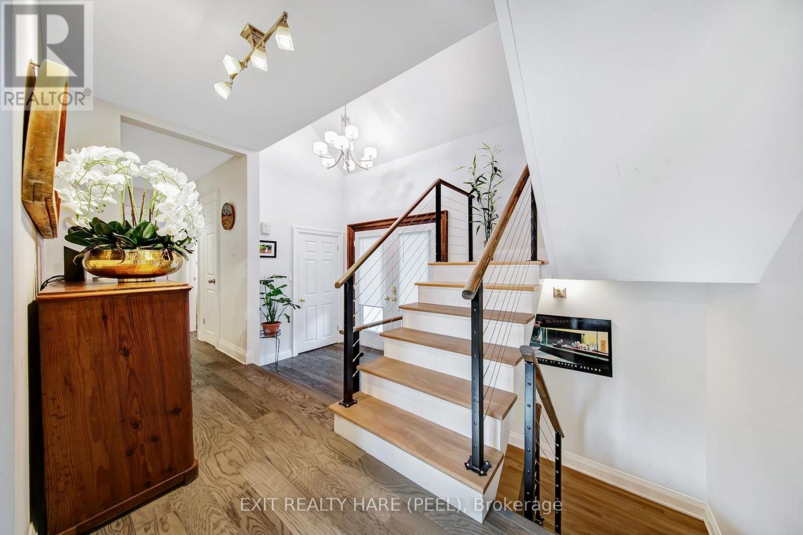 35 Ridgehill Drive, Brampton, Ontario  L6Y 2C3 - Photo 10 - W12427431
