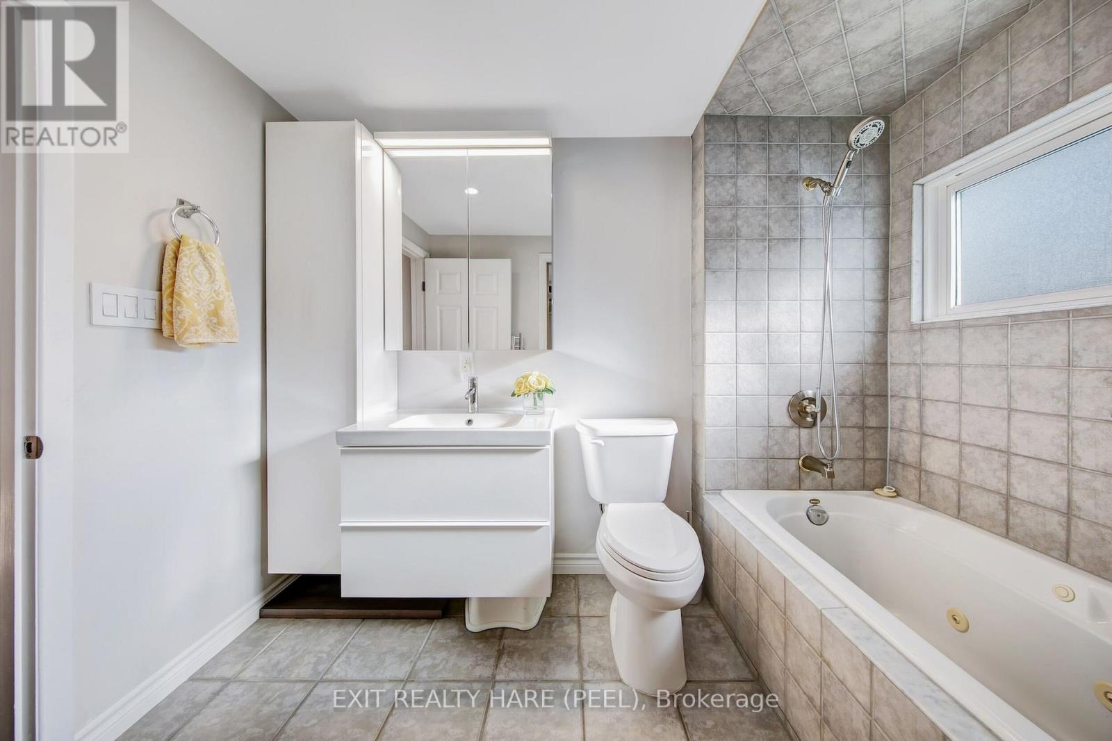 35 Ridgehill Drive, Brampton, Ontario  L6Y 2C3 - Photo 24 - W12427431