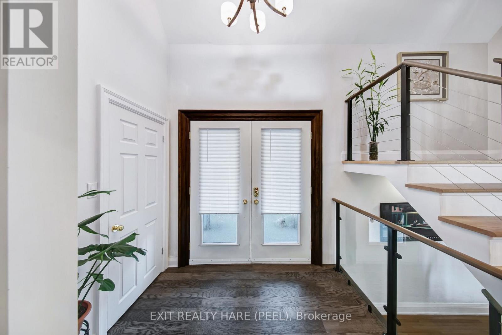 35 Ridgehill Drive, Brampton, Ontario  L6Y 2C3 - Photo 8 - W12427431