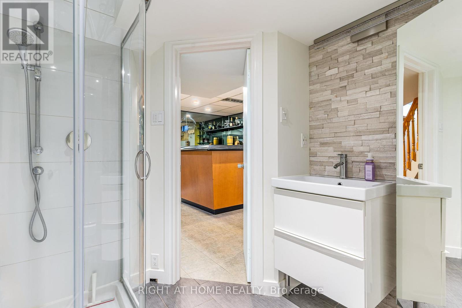 6829 Markwood Place, Mississauga, Ontario  L5N 4K7 - Photo 15 - W12427450