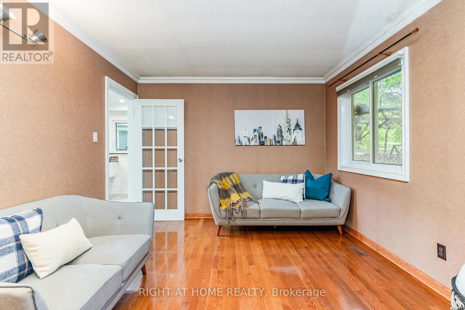 6829 Markwood Place, Mississauga, Ontario  L5N 4K7 - Photo 8 - W12427450