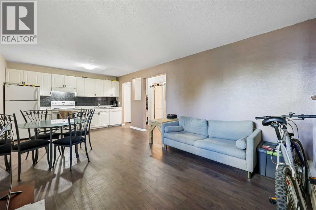 1, 232 Sabrina Way Sw, Calgary, Alberta  T2W 2N6 - Photo 3 - A2258942