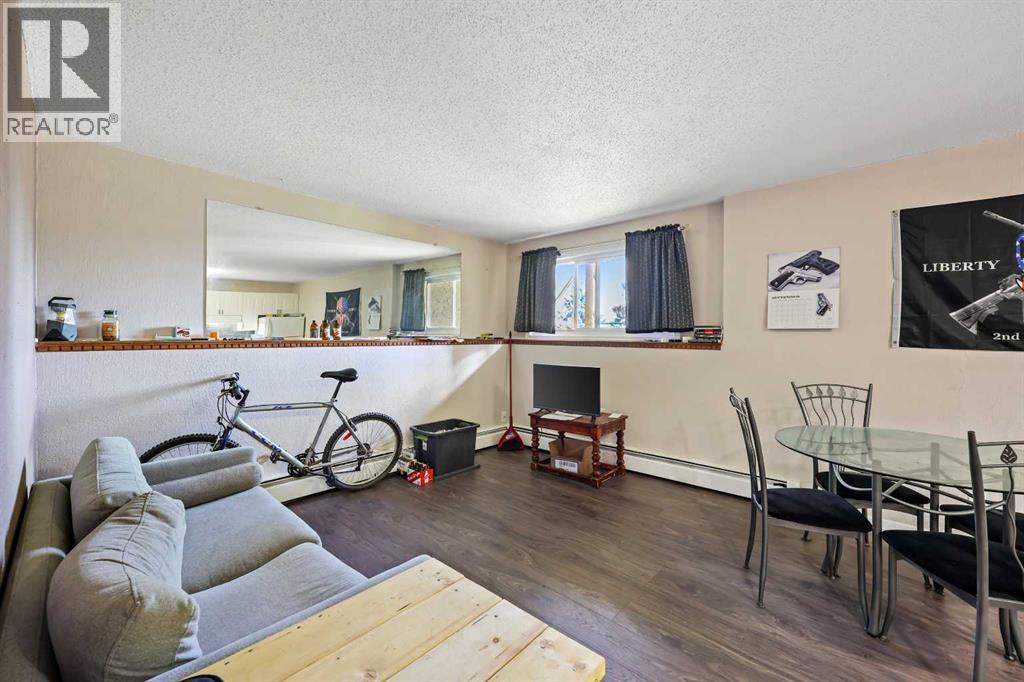 1, 232 Sabrina Way Sw, Calgary, Alberta  T2W 2N6 - Photo 4 - A2258942