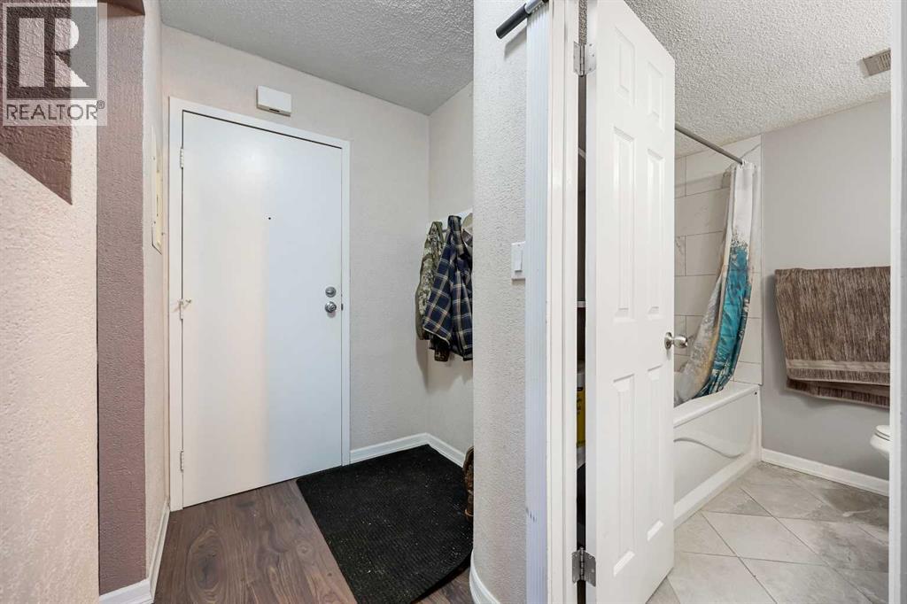 1, 232 Sabrina Way Sw, Calgary, Alberta  T2W 2N6 - Photo 8 - A2258942