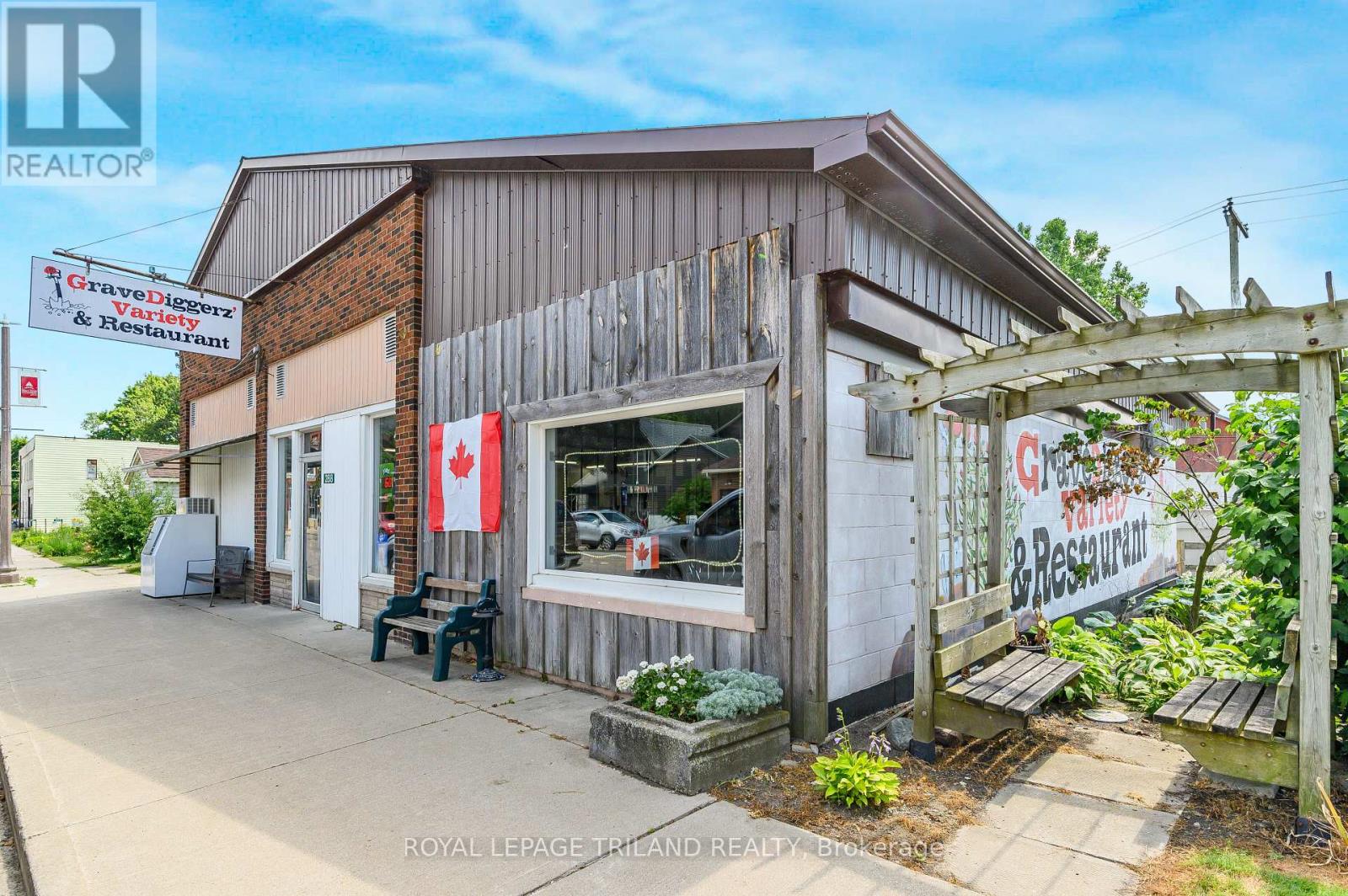 288 King Street S, Chatham-Kent, Ontario  N0P 1T0 - Photo 2 - X12427472