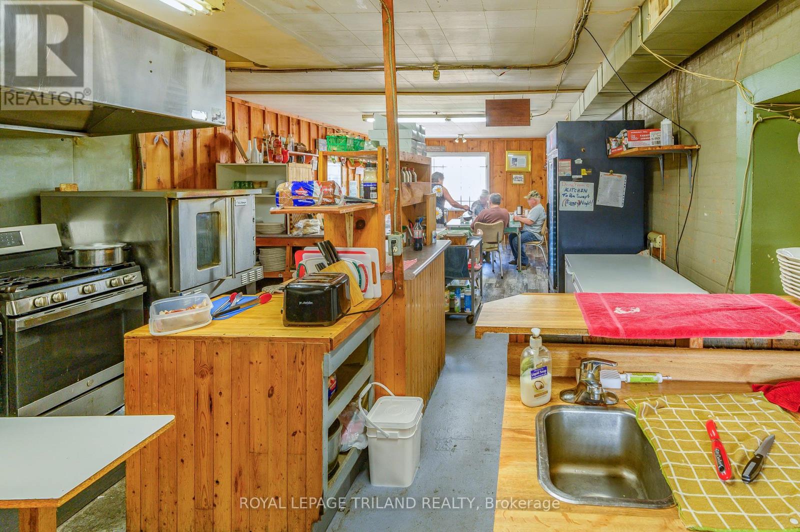 288 King Street S, Chatham-Kent, Ontario  N0P 1T0 - Photo 36 - X12427472