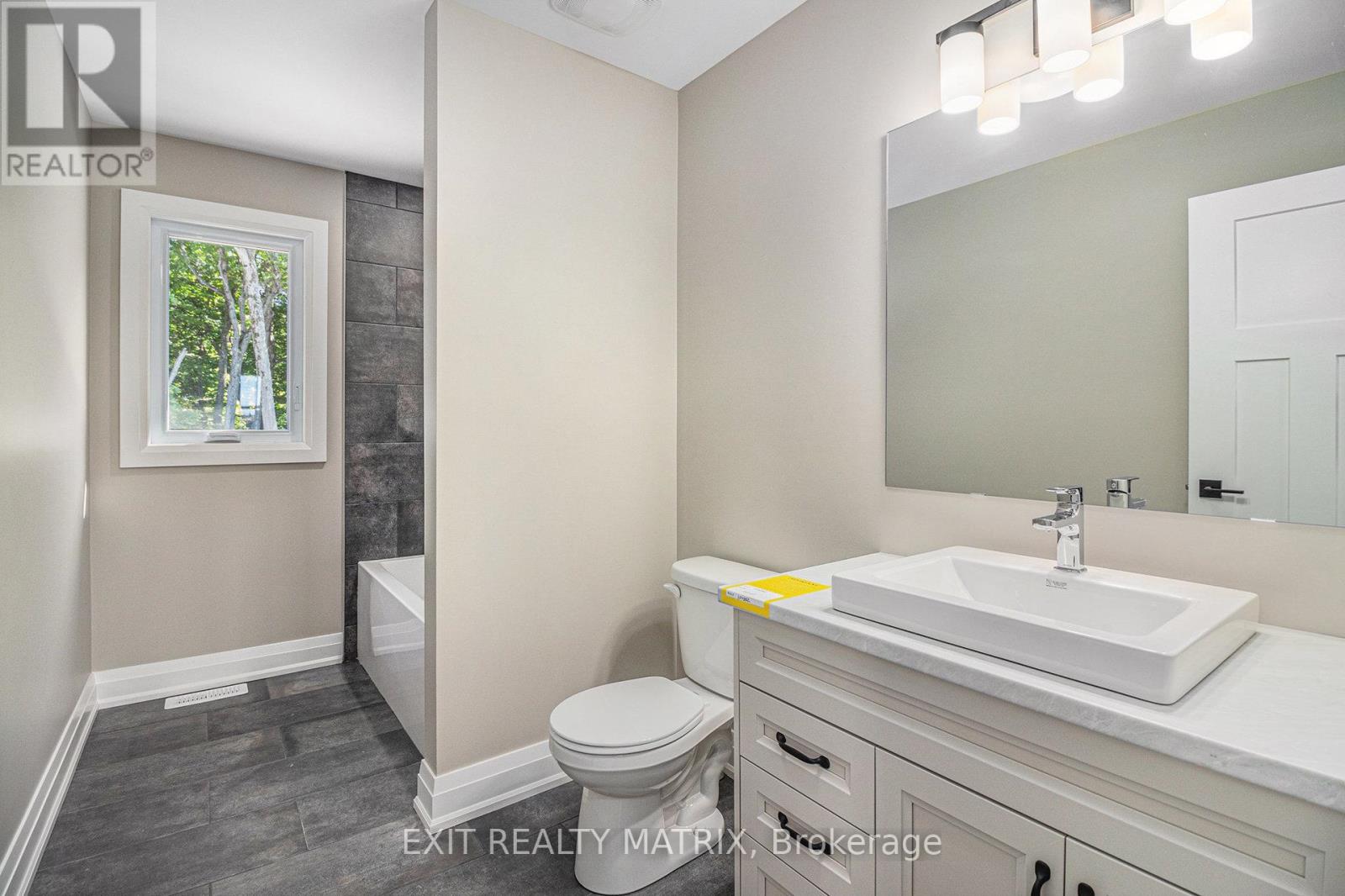 1375 Fribourg Street, Russell, Ontario  K0A 1W0 - Photo 14 - X12427468