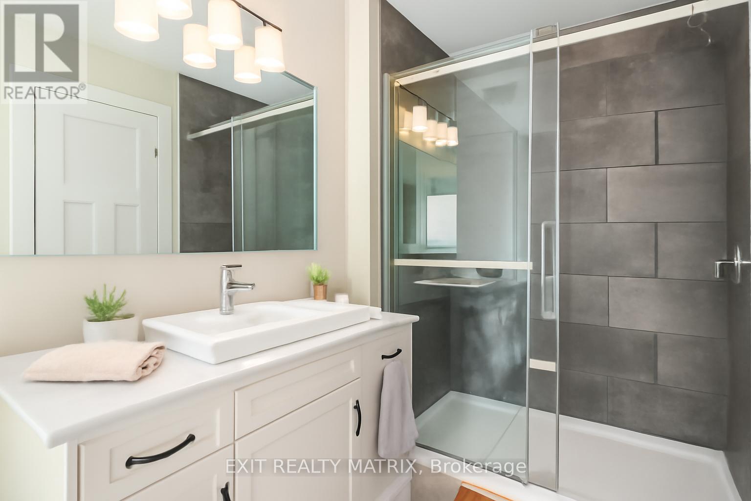 1375 Fribourg Street, Russell, Ontario  K0A 1W0 - Photo 7 - X12427468