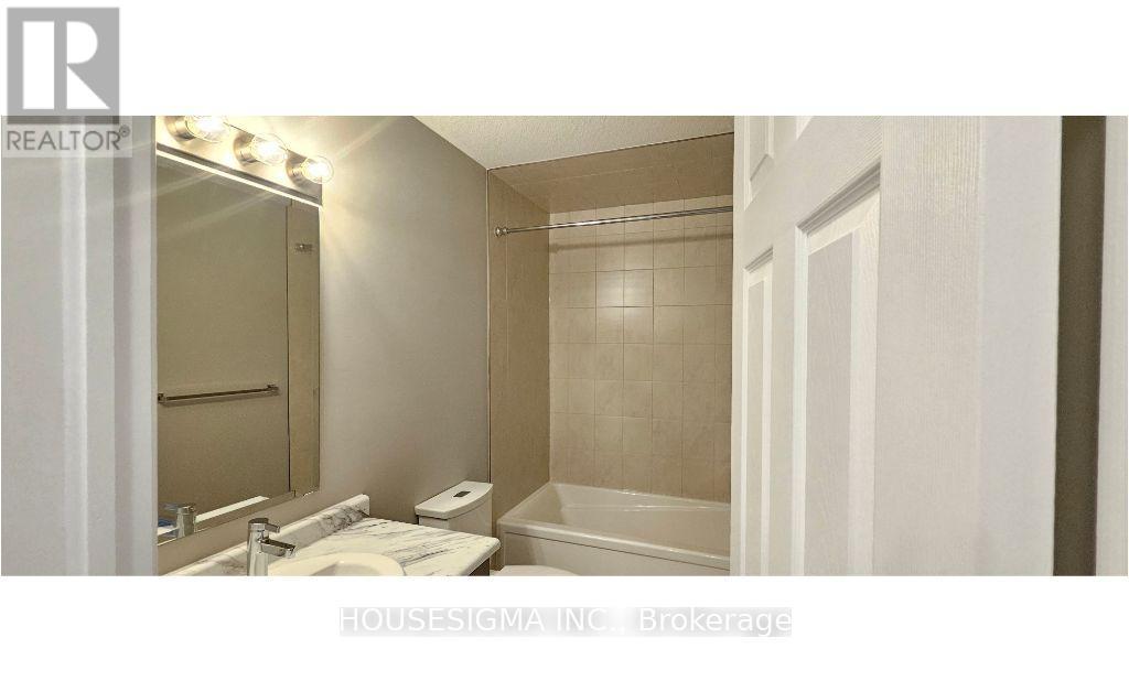 64 Lomond Lane, Kitchener, Ontario  N2R 0T6 - Photo 10 - X12427416