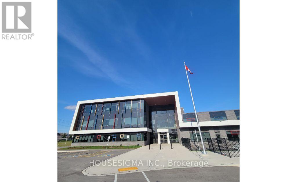64 Lomond Lane, Kitchener, Ontario  N2R 0T6 - Photo 14 - X12427416