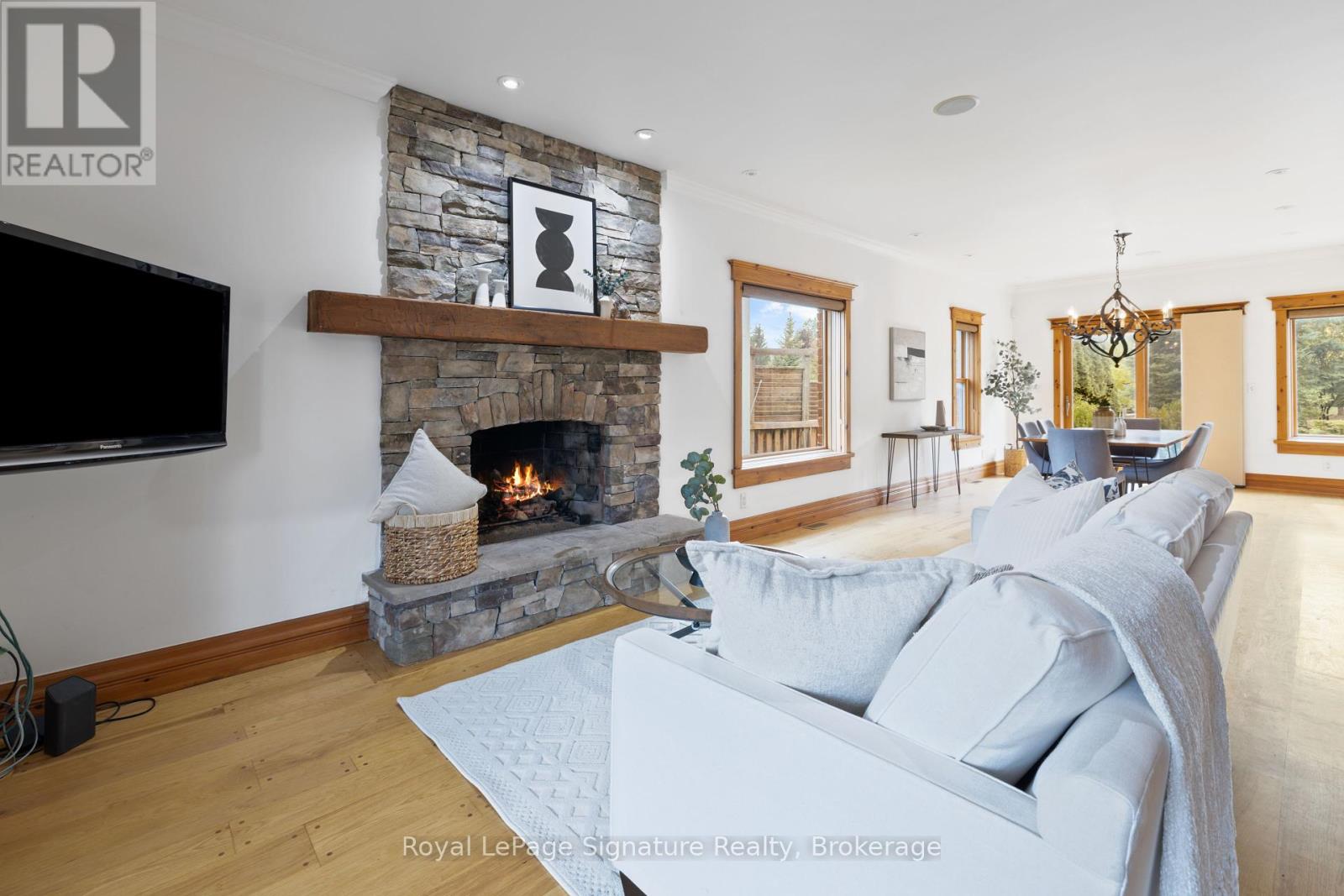 161 Snowbridge Way, Blue Mountains, Ontario  L9Y 0V1 - Photo 8 - X12427481