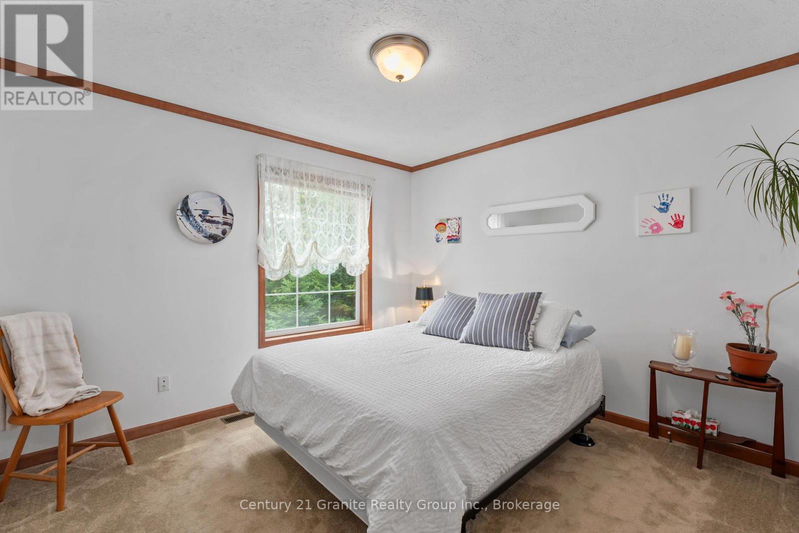 2275 Kennisis Lake Road, Dysart Et Al, Ontario  K0M 1S0 - Photo 16 - X12357507