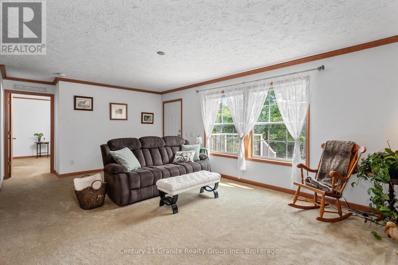 2275 Kennisis Lake Road, Dysart Et Al, Ontario  K0M 1S0 - Photo 10 - X12357507