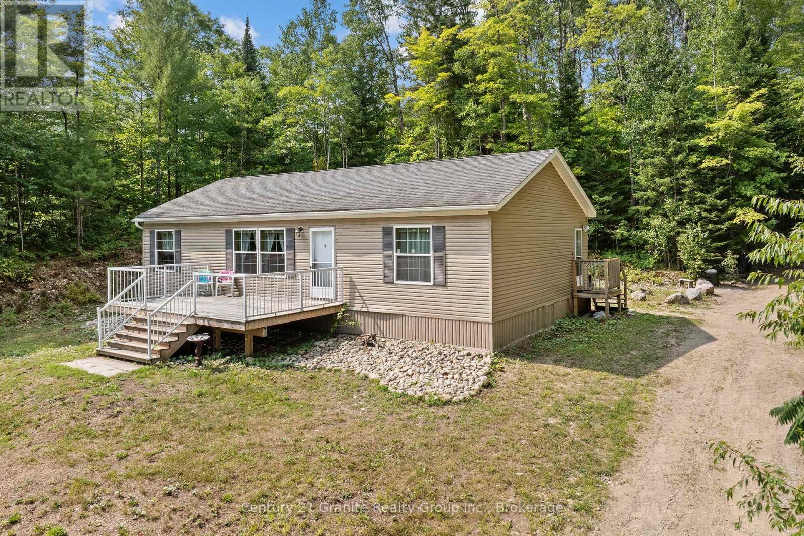 2275 Kennisis Lake Road, Dysart Et Al, Ontario  K0M 1S0 - Photo 34 - X12357507