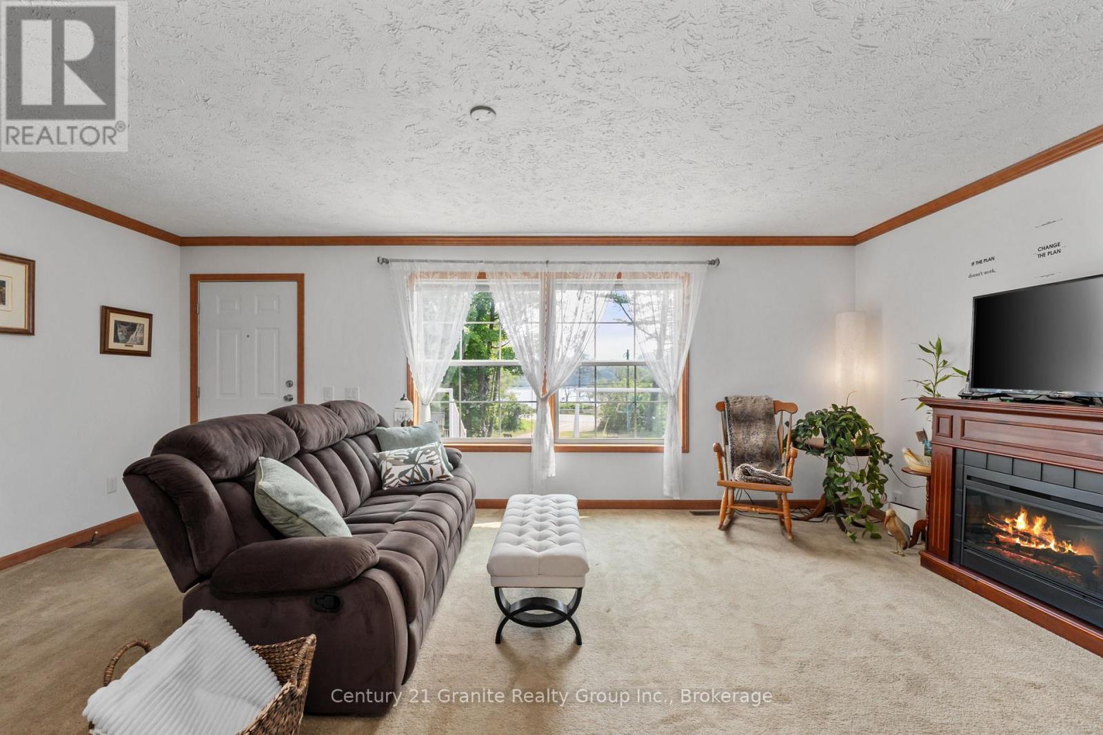 2275 Kennisis Lake Road, Dysart Et Al, Ontario  K0M 1S0 - Photo 9 - X12357507