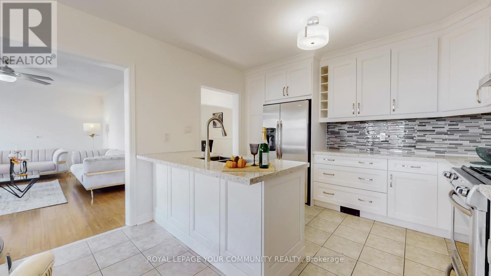 61 Mynden Way, Newmarket, Ontario  L3X 3A8 - Photo 15 - N12419291