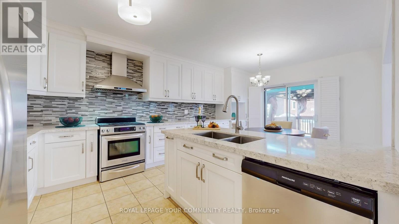 61 Mynden Way, Newmarket, Ontario  L3X 3A8 - Photo 16 - N12419291