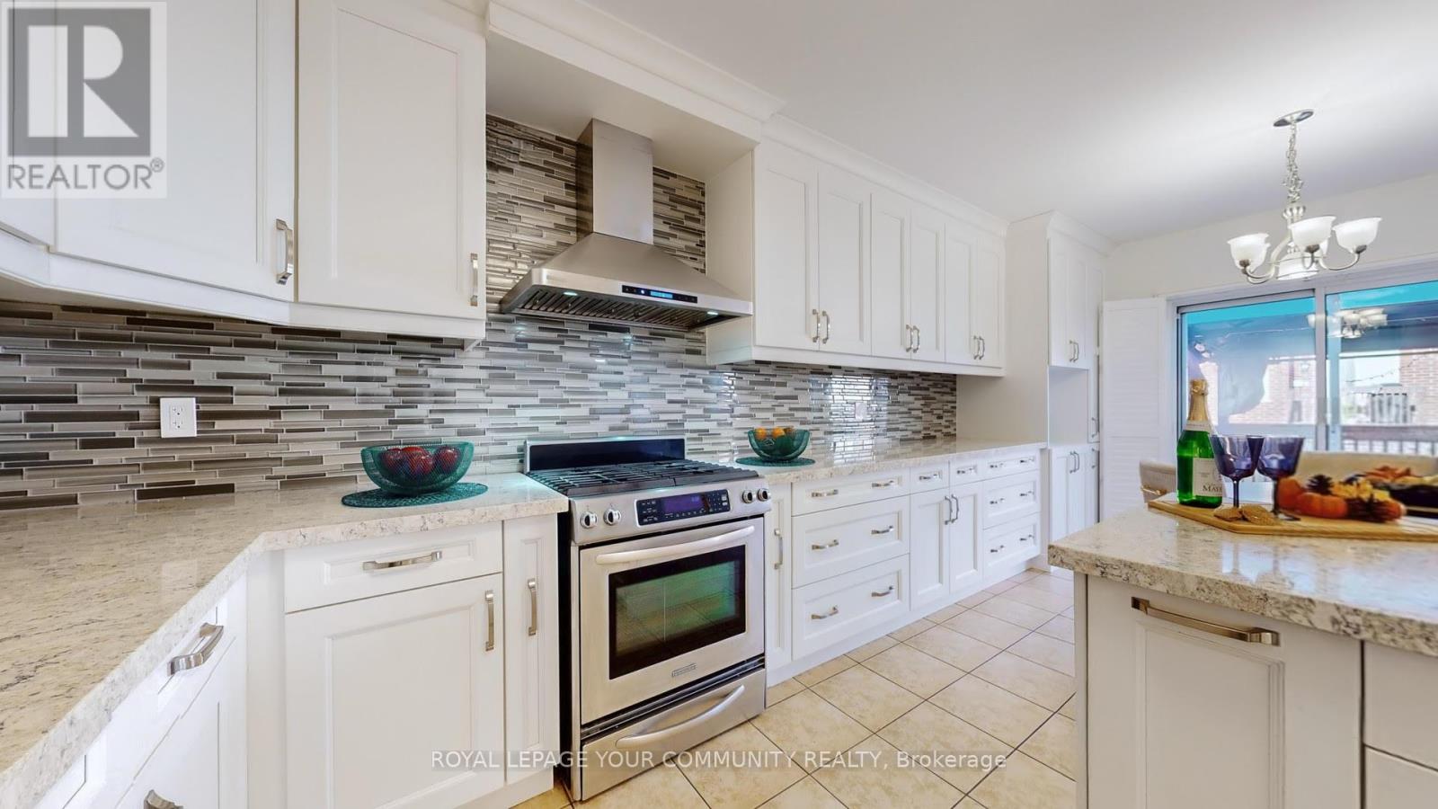 61 Mynden Way, Newmarket, Ontario  L3X 3A8 - Photo 18 - N12419291