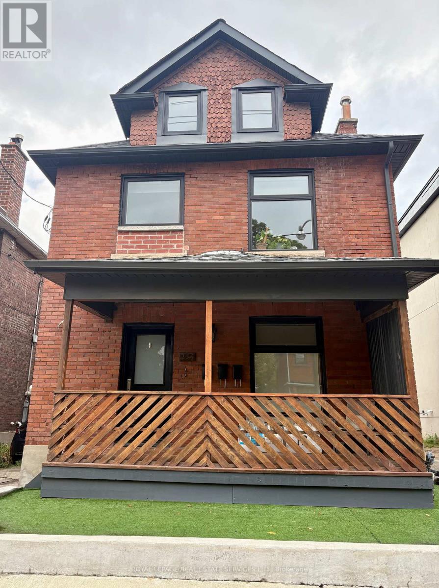 LOWER - 256 ANNETTE STREET, Toronto, Ontario