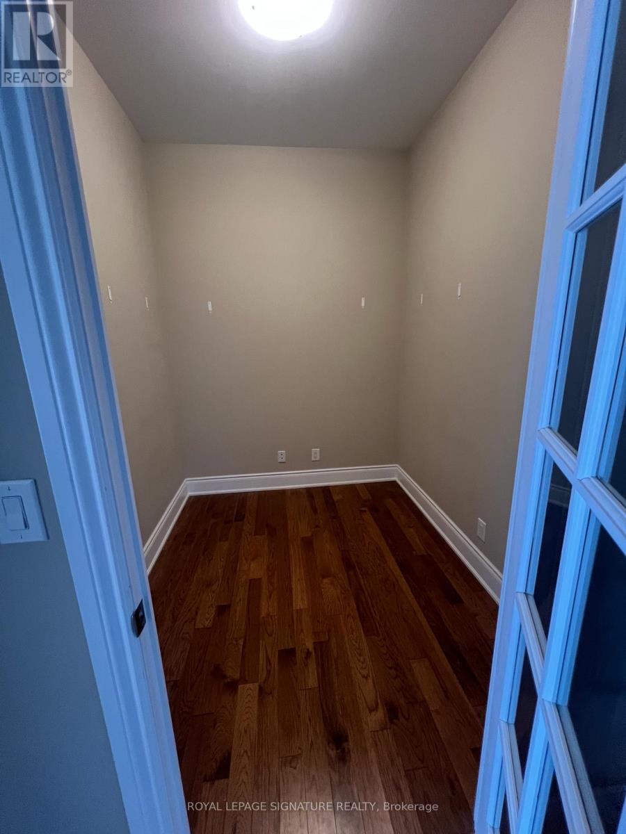 606 - 281 Woodbridge Avenue N, Vaughan, Ontario  L4L 0C6 - Photo 2 - N12410934