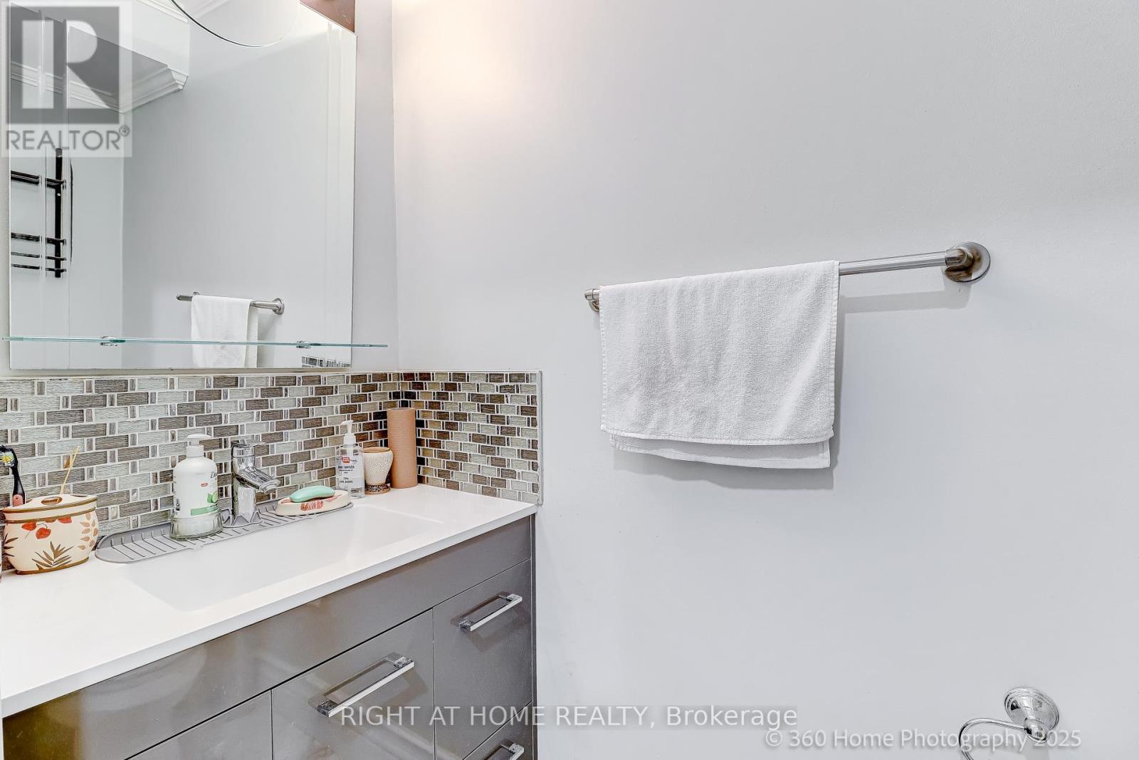 71 Church Street, Georgina, Ontario  L4P 0K7 - Photo 7 - N12420476