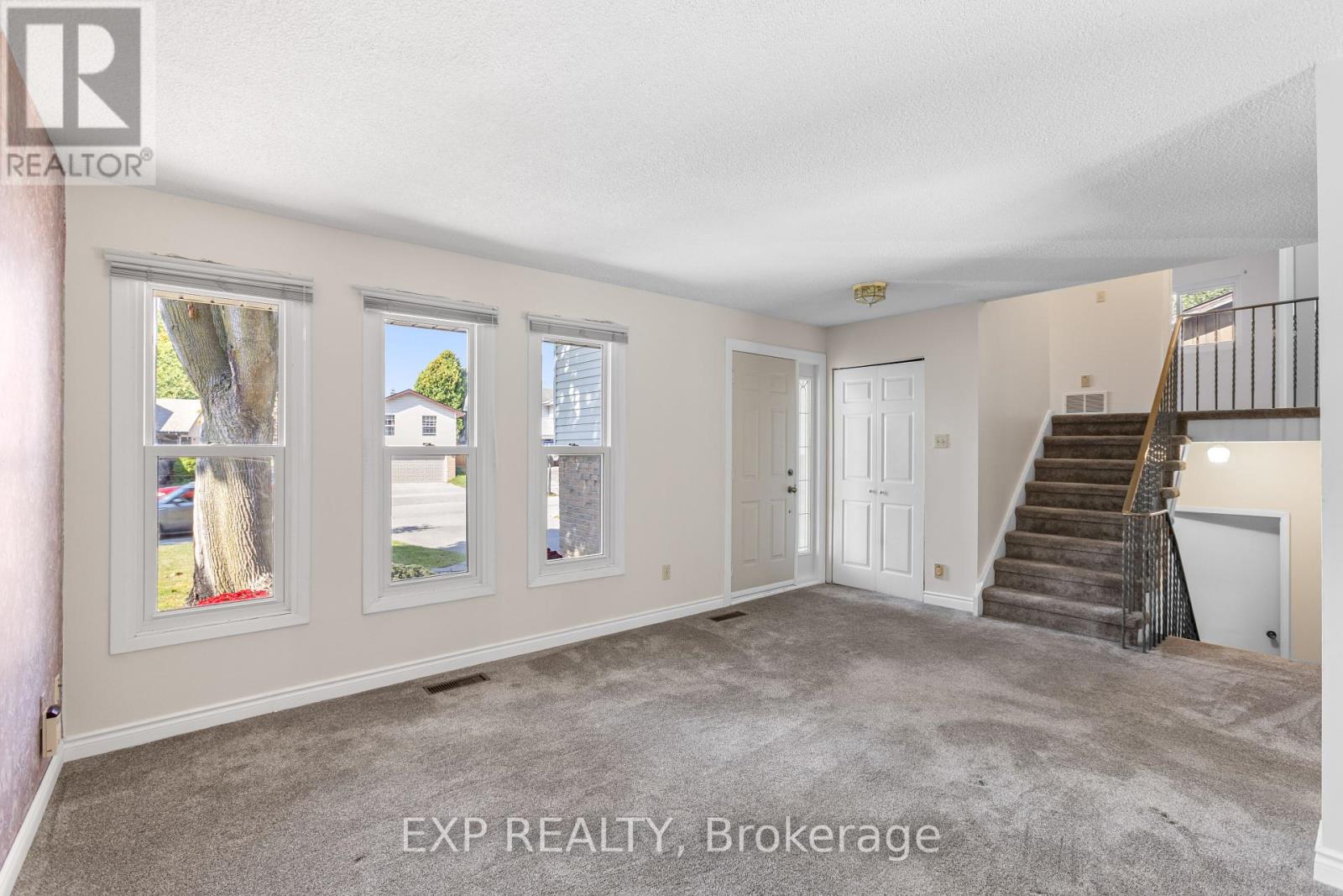 70 Pilkington Crescent, Whitby, Ontario  L1N 6G1 - Photo 4 - E12427567