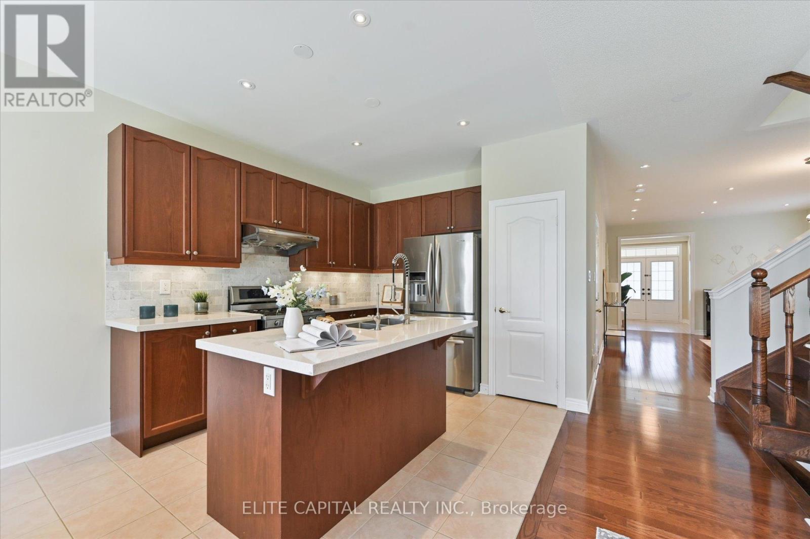 7 Salix Avenue, Whitchurch-Stouffville, Ontario  L4A 1S1 - Photo 11 - N12427483
