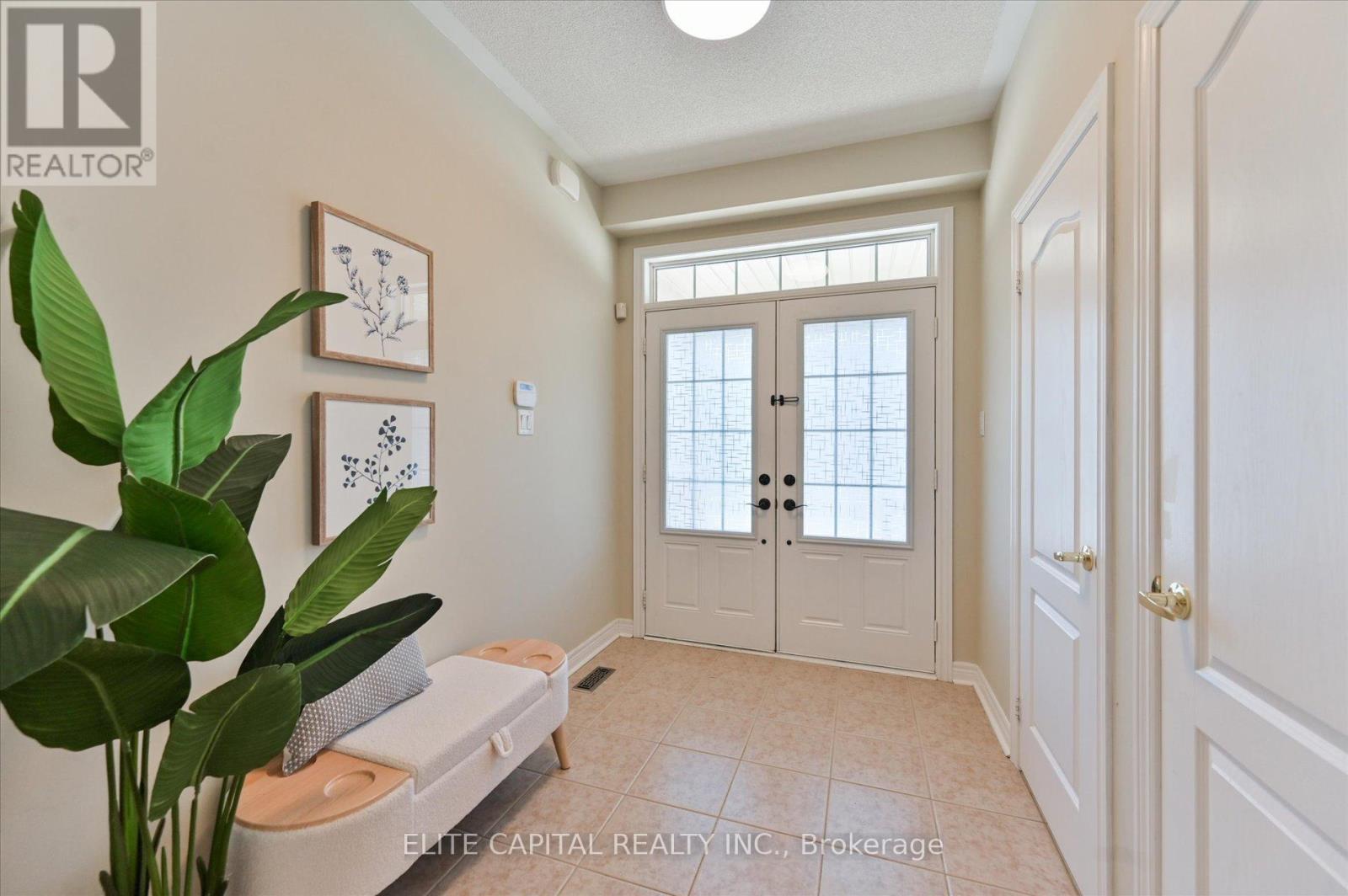 7 Salix Avenue, Whitchurch-Stouffville, Ontario  L4A 1S1 - Photo 2 - N12427483