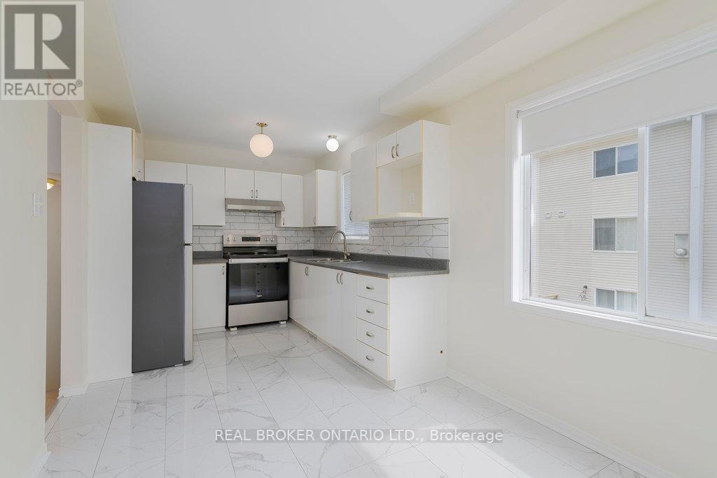 8 Drayton Private, Ottawa, Ontario  K1K 4R1 - Photo 11 - X12427511