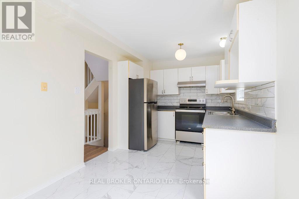 8 Drayton Private, Ottawa, Ontario  K1K 4R1 - Photo 12 - X12427511