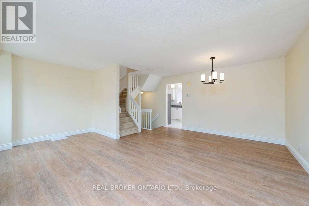 8 Drayton Private, Ottawa, Ontario  K1K 4R1 - Photo 14 - X12427511
