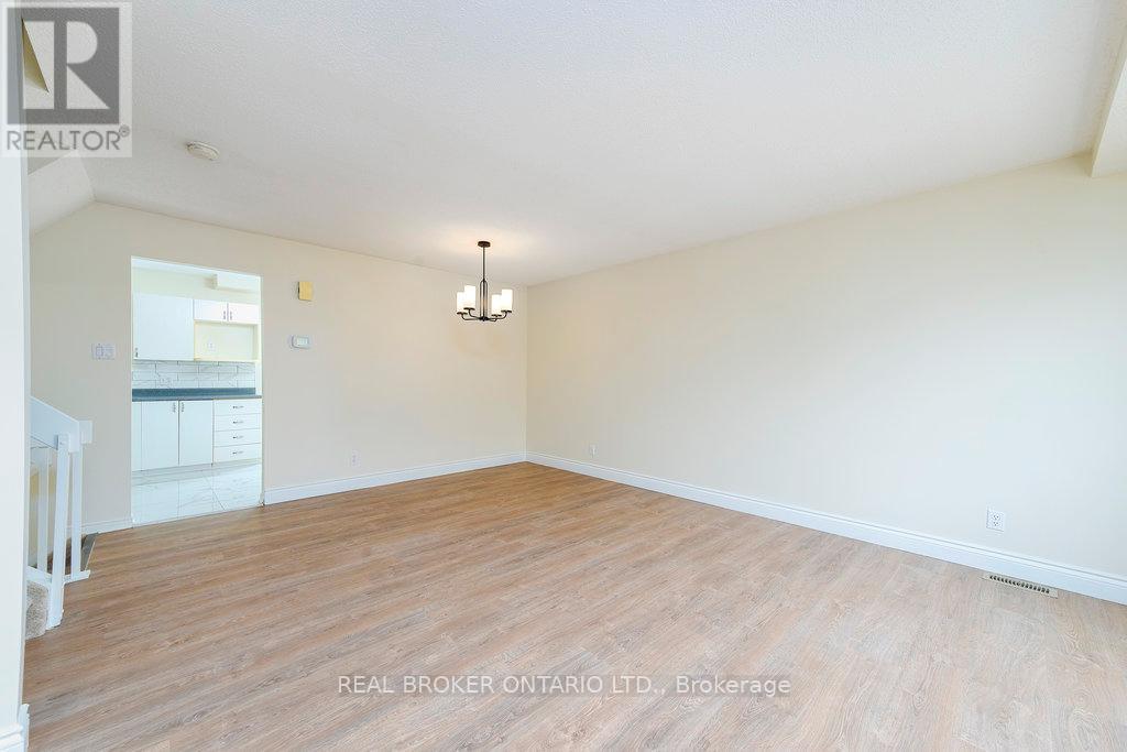 8 Drayton Private, Ottawa, Ontario  K1K 4R1 - Photo 15 - X12427511