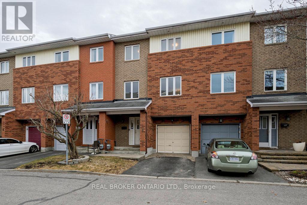 8 Drayton Private, Ottawa, Ontario  K1K 4R1 - Photo 4 - X12427511